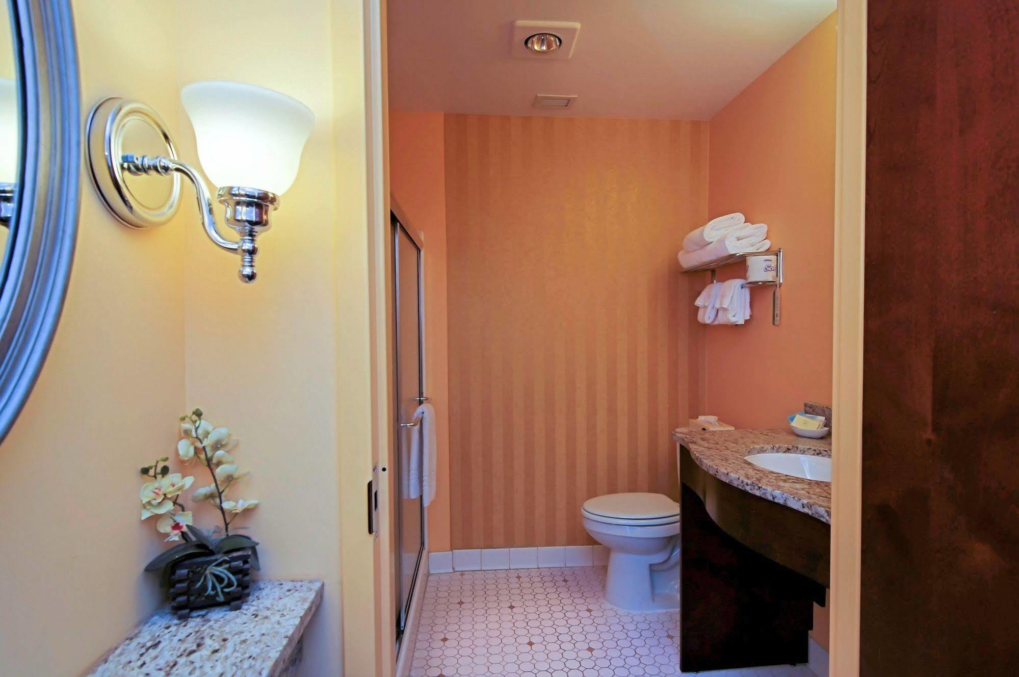 Main Street Inn بلاكسبورغ المظهر الخارجي الصورة